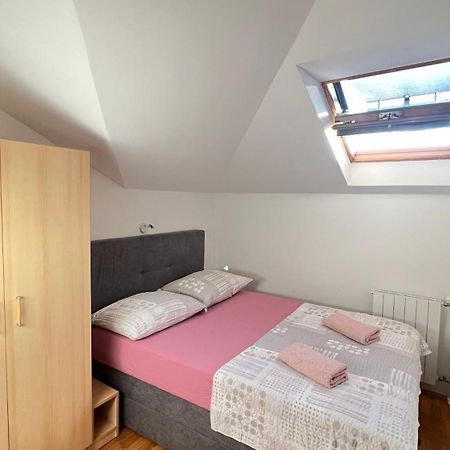 Apartments Neven オミシュ エクステリア 写真