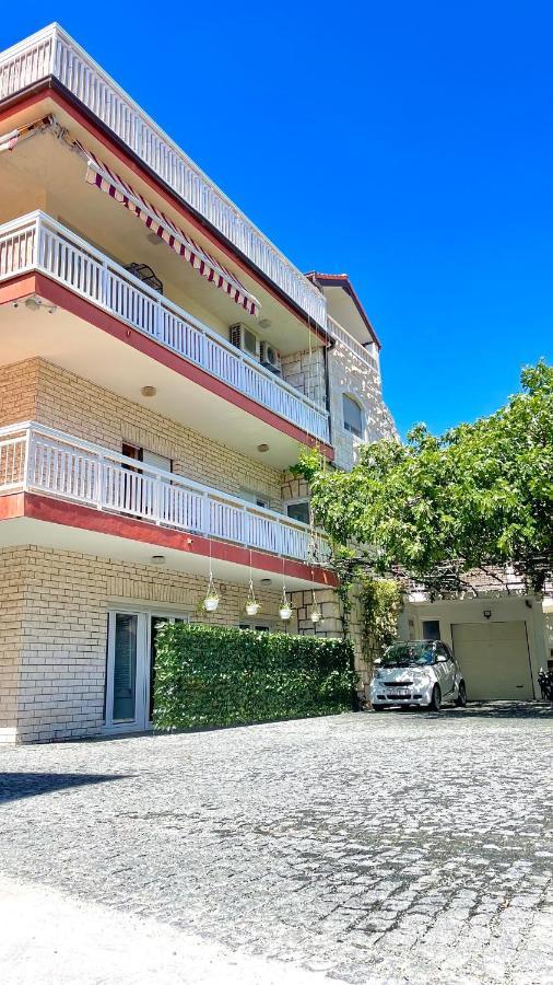 Apartments Neven オミシュ エクステリア 写真