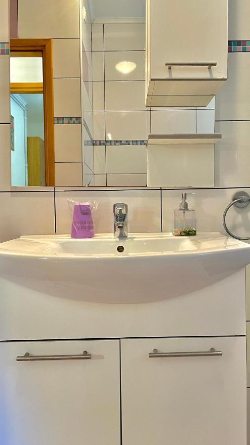 Apartments Neven オミシュ エクステリア 写真