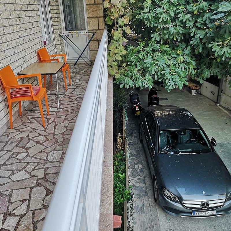 Apartments Neven オミシュ エクステリア 写真