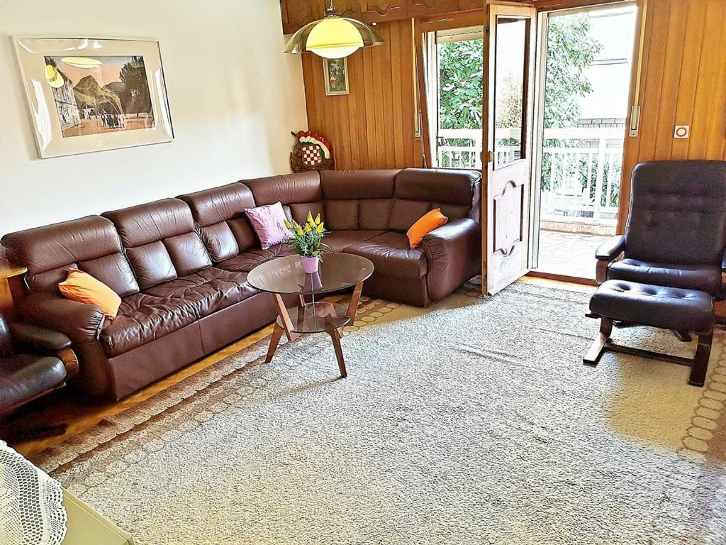 Apartments Neven オミシュ エクステリア 写真